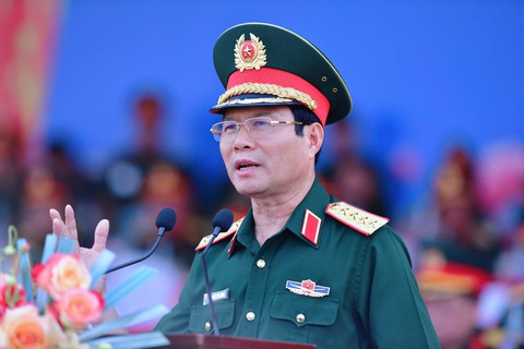 Tổng tham mưu trưởng Nguyễn Tân Cương trực tiếp chỉ đạo tổng hợp luyện tại sân bay Biên Hòa - Ảnh 2. Tổng tham mưu trưởng Nguyễn Tân Cương trực tiếp chỉ đạo tổng hợp luyện tại sân bay Biên Hòa - Ảnh 2.
