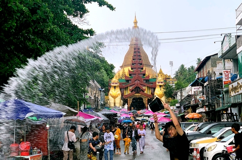 Lễ hội Thingyan và chiếc bánh Mun Lone Yay Paw của người Myanmar - Ảnh 2.