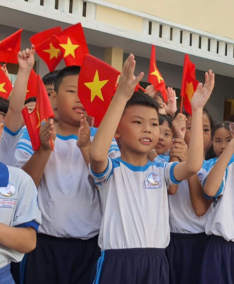 Học sinh trải nghiệm đọc bản tin chiến thắng lịch sử 30-4-1975 - Ảnh 5.