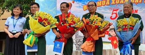 Học sinh trải nghiệm đọc bản tin chiến thắng lịch sử 30-4-1975 - Ảnh 1.