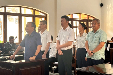 trái phép - Ảnh 1.