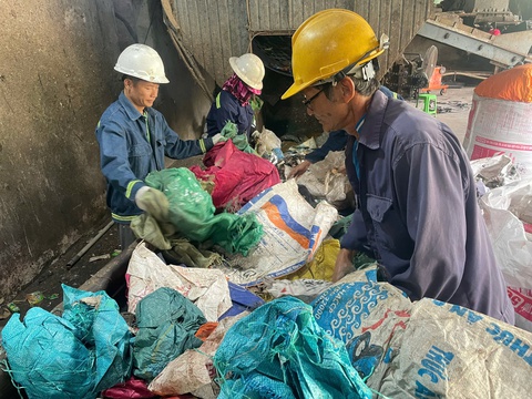Không để ngưng trệ việc thu gom rác sinh hoạt của người dân Biên Hòa - Ảnh 2.