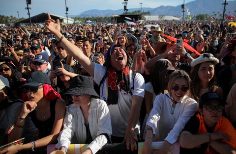 Coachella 2025 đầy sôi động, mãn nhãn cả phần nghe nhìn - Ảnh 1. Coachella 2025 - Ảnh 1.