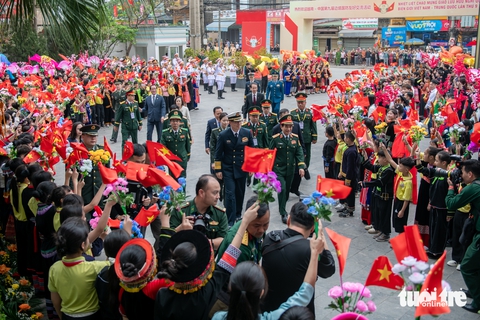 Bộ trưởng Quốc phòng Việt Nam - Trung Quốc hội đàm và chứng kiến ký kết tại Lạng Sơn - Ảnh 1.