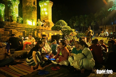 Hàng ngàn du khách dự khai hội Tháp Bà Ponagar trong đêm - Ảnh 4. Tháp bà Ponagar - Ảnh 3.