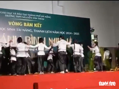 giấy vào cổng - Ảnh 1.