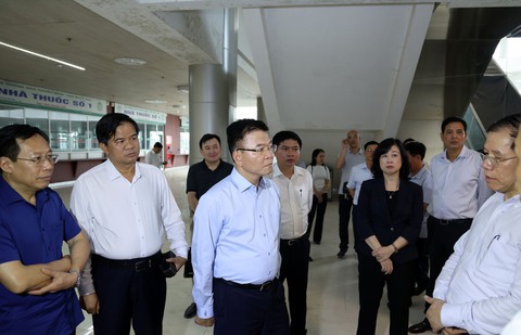 Hoàn thành xây dựng cơ sở 2 Bệnh viện Bạch Mai vào giữa tháng 7, Bệnh viện Việt Đức giữa tháng 9 - Ảnh 1.