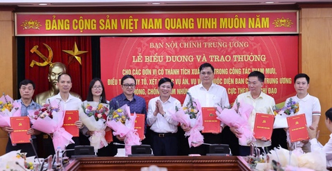 Báo Tuổi Trẻ nhận thưởng của Ban Chỉ đạo Trung ương về phòng, chống tham nhũng, lãng phí, tiêu cực - Ảnh 3.