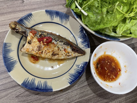 Người nước ngoài tò mò: Người Việt ăn cá nhiều xương, ăn mắm nặng mùi hay thế! - Ảnh 3. người Việt ăn cá - Ảnh 4.