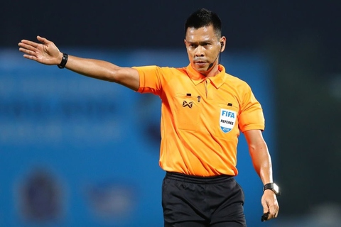 Ba trọng tài Thái Lan và Malaysia làm việc ở vòng 19 V-League 2024 - 2025 - Ảnh 1. trọng tài - Ảnh 1.