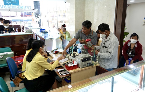 Giá vàng miếng tăng vọt lên 118 triệu đồng/lượng - Ảnh 1.