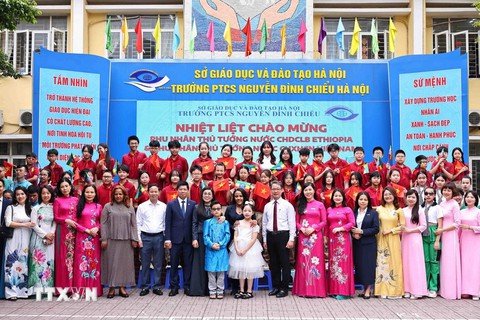 Hai Phu nhân Thủ tướng Việt Nam và Ethiopia thăm học sinh khiếm thị Trường Nguyễn Đình Chiểu - Ảnh 5.
