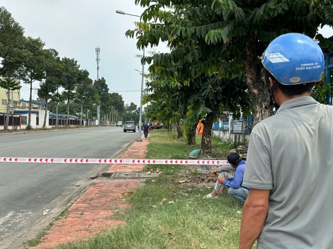 Vụ sập sàn nhà xưởng: Thêm một nạn nhân cấp cứu tử vong, tổng cộng 3 người chết - Ảnh 1. sập sàn nhà xưởng - Ảnh 1.