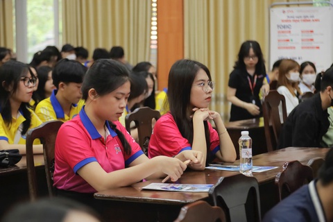 Nữ sinh xứ Huế thủ khoa đầu ra với 3.96 GPA - Ảnh 3.