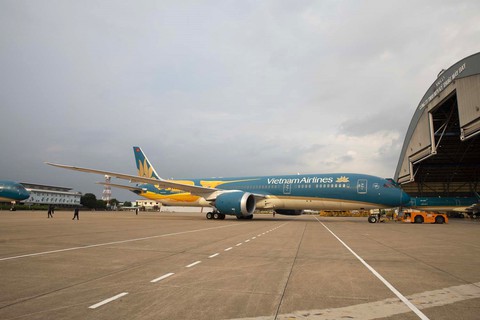 Vietnam Airlines in hình chim Lạc lên máy bay Boeing 787 - Ảnh 1. Vietnam Airlines in hình chim Lạc lên máy bay Boeing 787 - Ảnh 1.