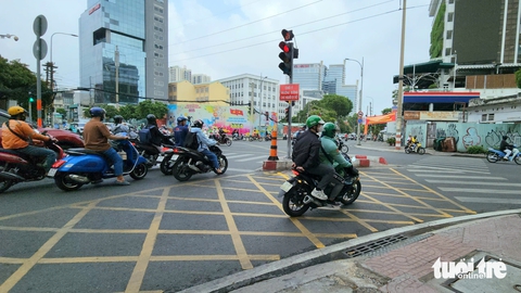 Vạch mắt võng ở TP.HCM có hiệu quả, nhưng vẫn cần lắm ý thức người dân - Ảnh 2.
