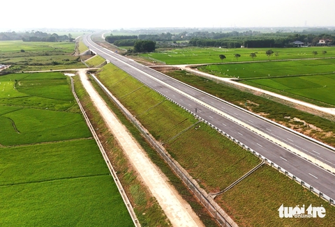 Ngắm cao tốc Bắc - Nam qua Hà Tĩnh trước ngày thông xe kỹ thuật - Ảnh 3.