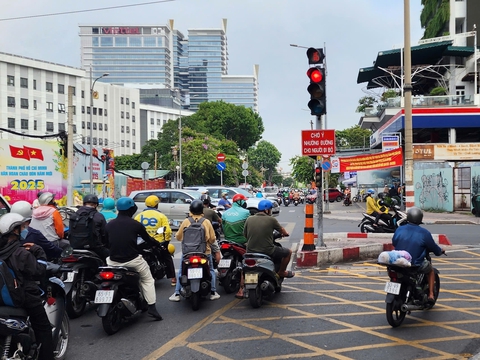 Vạch mắt võng ở TP.HCM có hiệu quả, nhưng vẫn cần lắm ý thức người dân - Ảnh 9.