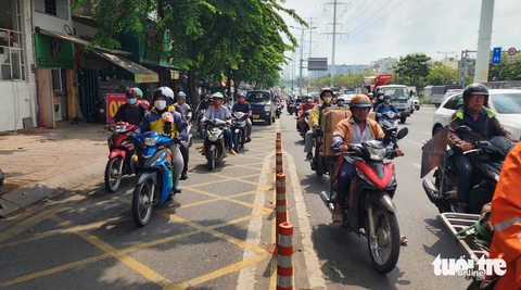 Vạch mắt võng ở TP.HCM có hiệu quả, nhưng vẫn cần lắm ý thức người dân - Ảnh 1.