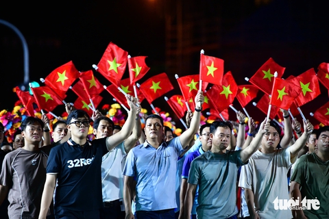 - Ảnh 7. diễu binh - Ảnh 18.