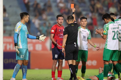 CLB Công An Hà Nội nhận 2 thẻ đỏ và không thể thắng CLB TP.HCM - Ảnh 4. CLB Công An Hà Nội - Ảnh 2.