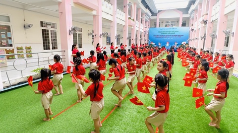 Yêu quá mầm non TP.HCM đồng diễn mừng 50 năm thống nhất đất nước - Ảnh 1.