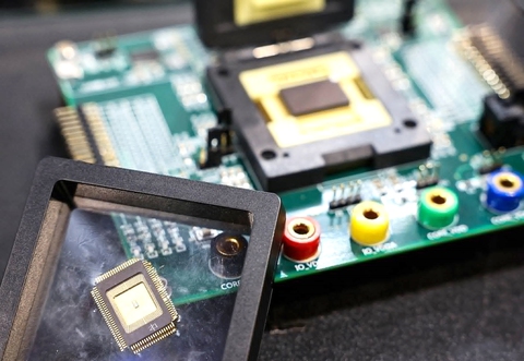 Mỹ - Trung giằng co về chip bán dẫn - Ảnh 1. chip - Ảnh 1.