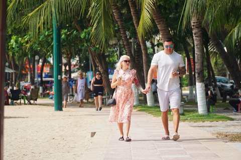 Nhộn nhịp tour nội địa đến Nha Trang dịp lễ 30-4 và 1-5 - Ảnh 3. Nha Trang - Ảnh 2.