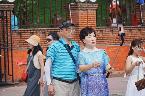 Nhộn nhịp tour nội địa đến Nha Trang dịp lễ 30-4 và 1-5 - Ảnh 1. Khách đến Nha Trang dịp lễ 30-4 và 1-5: 'Bùng nổ' tour nội địa - Ảnh 1.