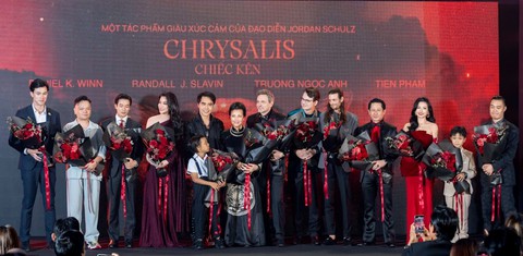 Trương Ngọc Ánh tái xuất màn ảnh rộng - Ảnh 2. Trương Ngọc Ánh rạng rỡ chia sẻ về Chiếc kén - Ảnh 2.
