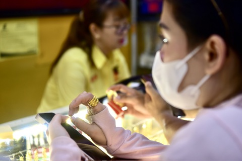 Giá vàng đồng loạt giảm mạnh sau chỉ đạo nóng của phó thủ tướng - Ảnh 2.