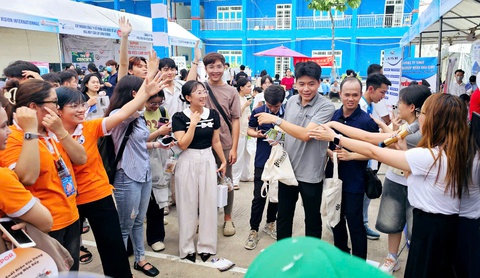 Doanh nghiệp FDI đến trường đại học “săn” sinh viên - Ảnh 1. Doanh nghiệp FDI đến trường đại học 'săn' sinh viên - Ảnh 1.