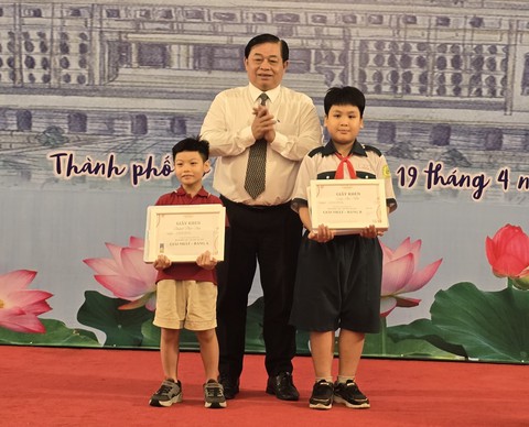 Dinh Độc Lập qua mắt nhìn trẻ em - Ảnh 2. Dinh Độc Lập trong mắt trẻ - Ảnh 2.