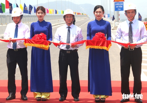 6h sáng mai, người dân được lưu thông trên 70,35km cao tốc Vân Phong - Nha Trang - Ảnh 1. cao tốc - Ảnh 1.