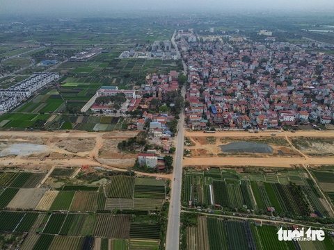 Mặt bằng vành đai 4 vẫn ngổn ngang dù lãnh đạo Hà Nội giao thời hạn 'không được phép muộn hơn' - Ảnh 3.