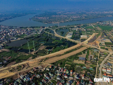 Mặt bằng vành đai 4 vẫn ngổn ngang dù lãnh đạo Hà Nội giao thời hạn 'không được phép muộn hơn' - Ảnh 11.