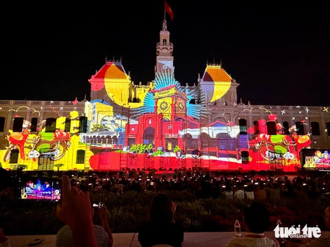 Bữa tiệc nghệ thuật 3D Mapping đầy sắc màu mở màn chuỗi hoạt động 'Sắc màu thành phố Bác' - Ảnh 2. Sắc màu thành phố Bác - Ảnh 2.