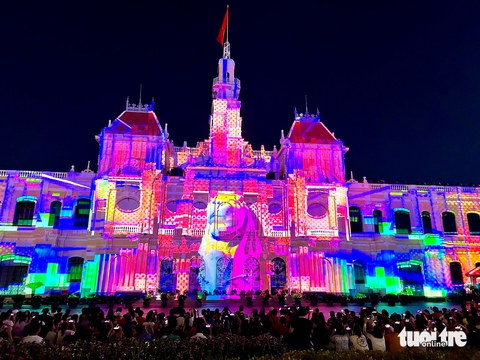 Bữa tiệc nghệ thuật 3D Mapping đầy sắc màu mở màn chuỗi hoạt động 'Sắc màu thành phố Bác' - Ảnh 4. Sắc màu thành phố Bác - Ảnh 4.