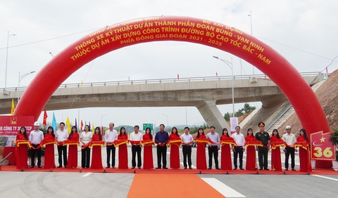 Phó thủ tướng Trần Hồng Hà dự lễ thông xe kỹ thuật hai dự án thành phần cao tốc Bắc - Nam - Ảnh 15.