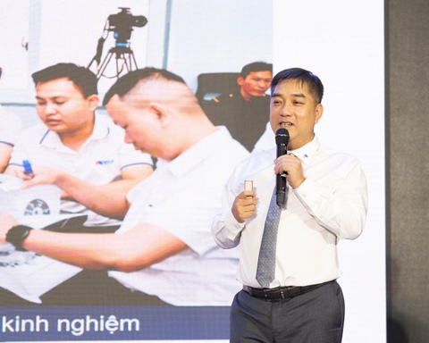 Đừng bỏ học để khởi nghiệp, không có việc nhẹ lương cao - Ảnh 2.