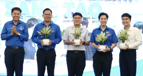 Thế hệ trẻ luôn khát khao cống hiến vì thành phố - Ảnh 5. Gặp mặt đại diện thế hệ trẻ ưu tú nhiều thời kỳ TP.HCM: Luôn khát khao cống hiến vì thành phố - Ảnh 5.