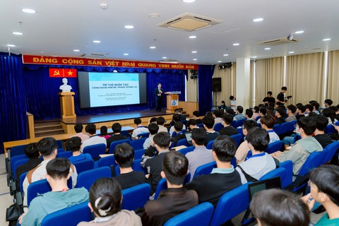 Hiệu trưởng Trường đại học Công nghệ thông tin: Có cần đào tạo công nghệ thông tin nữa không? - Ảnh 4.