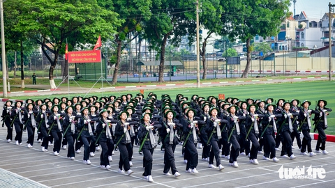 Giọt mồ hôi và nụ cười của những bóng hồng thao dượt diễu binh 50 năm thống nhất đất nước - Ảnh 5.