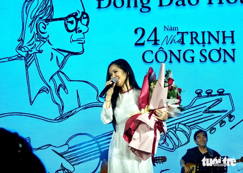 Khán giả đội mưa, hát Nối vòng tay lớn trong đêm nhạc tưởng nhớ nhạc sĩ Trịnh Công Sơn - Ảnh 9. Trịnh Công Sơn - Ảnh 8.
