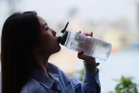 Thói quen mặc quần bó, lười uống nước tăng nguy cơ viêm đường tiết niệu - Ảnh 1. viêm đường tiết niệu - Ảnh 1.