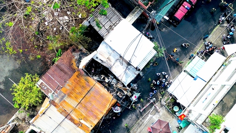 Phó thủ tướng chia buồn với gia đình người bị nạn trong vụ cháy nhà tại Xóm Củi - Ảnh 1.