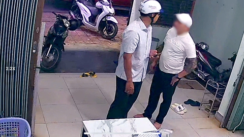 Công an làm việc với thanh niên đánh nữ bác sĩ, hạch hỏi 'mày biết tao là ai không?' - Ảnh 1.
