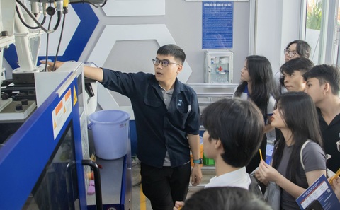 Khối ngành kinh tế tuyển sinh áp đảo kỹ thuật công nghệ, vì sao? - Ảnh 1.