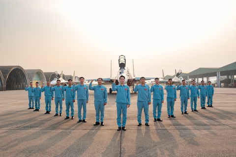 Nguyễn Phi Hùng hóa thân thành người chiến sĩ không quân - Ảnh 2. Nguyễn Phi Hùng - Ảnh 2.