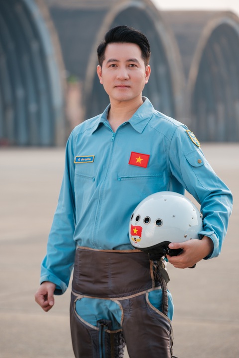 Nguyễn Phi Hùng hóa thân thành người chiến sĩ không quân - Ảnh 10. Nguyễn Phi Hùng - Ảnh 10.